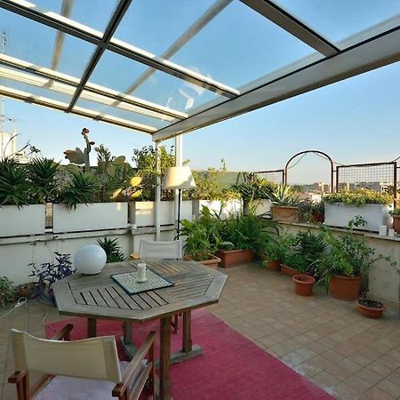 Apartamento Super Sunny Penthouse With Terrace Roma Exterior foto